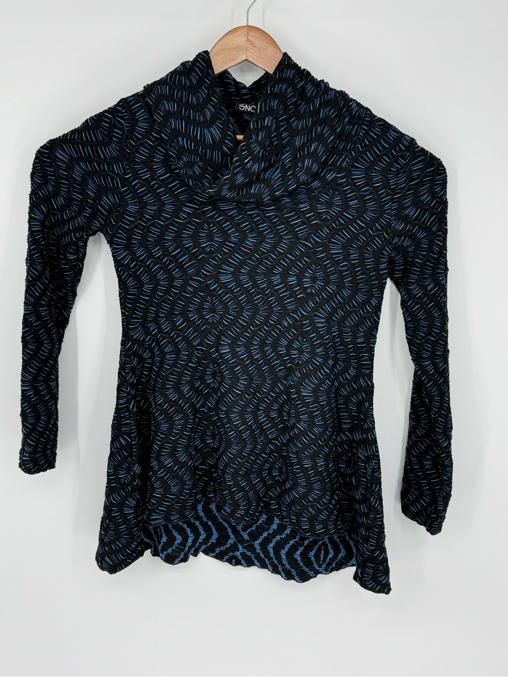 Sno Skins Women’s Wavy Knit Cowl Neck Top Size Small Black/Blue Stretch F5